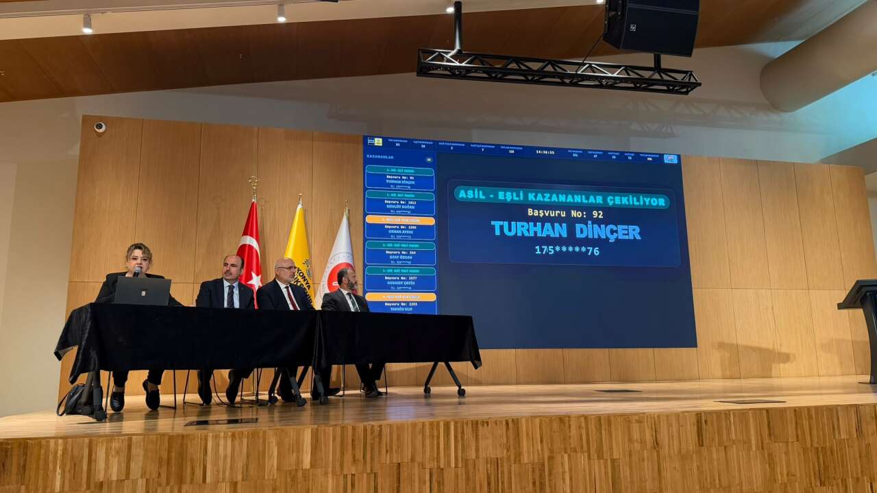 Konya Büyükşehir umre çekilişini yaptı, kurada adını duyan gözyaşını tutamadı 15